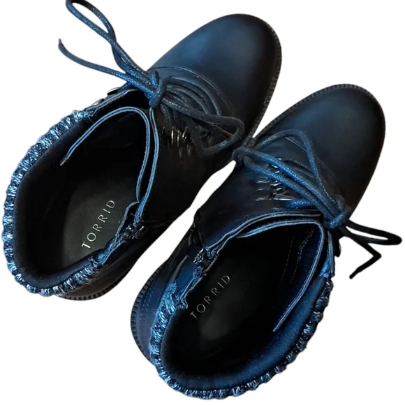 Torrid Black Hiker Boot Lug Sole Sweater Trim Size 11WW - Picture 3 of 16
